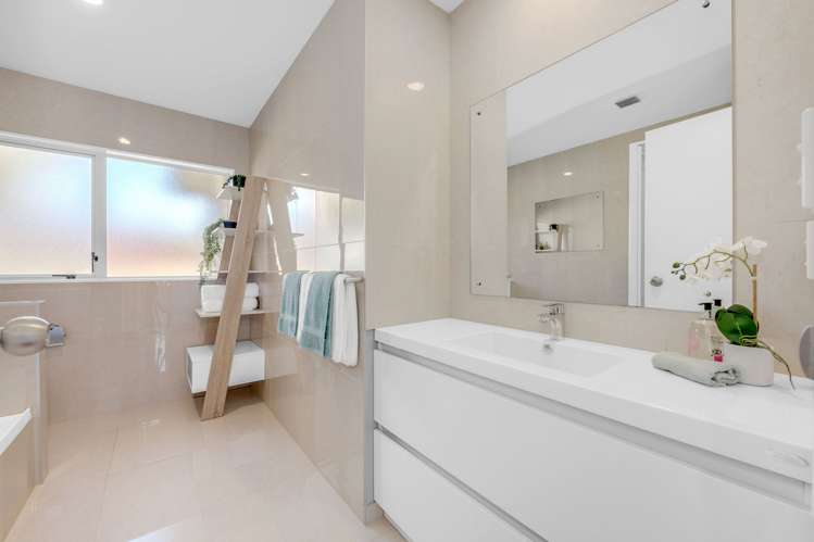 24 Cottesmore Place Huntington Park_11