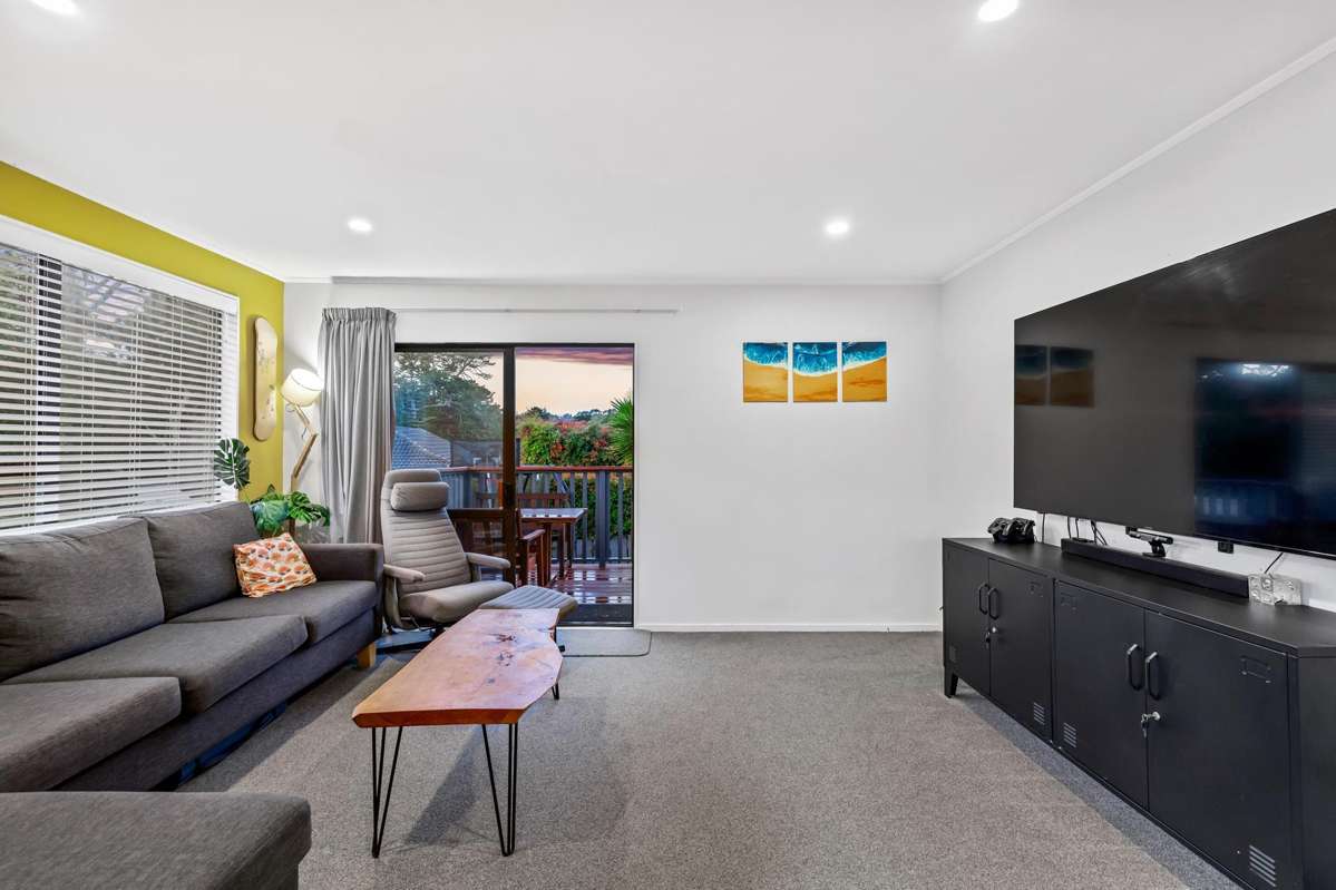 2/239 Waitemata Drive_1