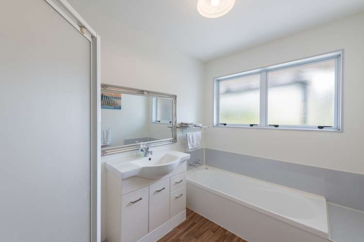 20 Bremner Crescent Stoke_12