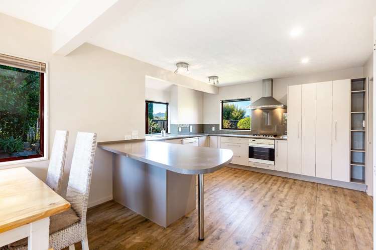 16 James Cook Drive Whitby_6