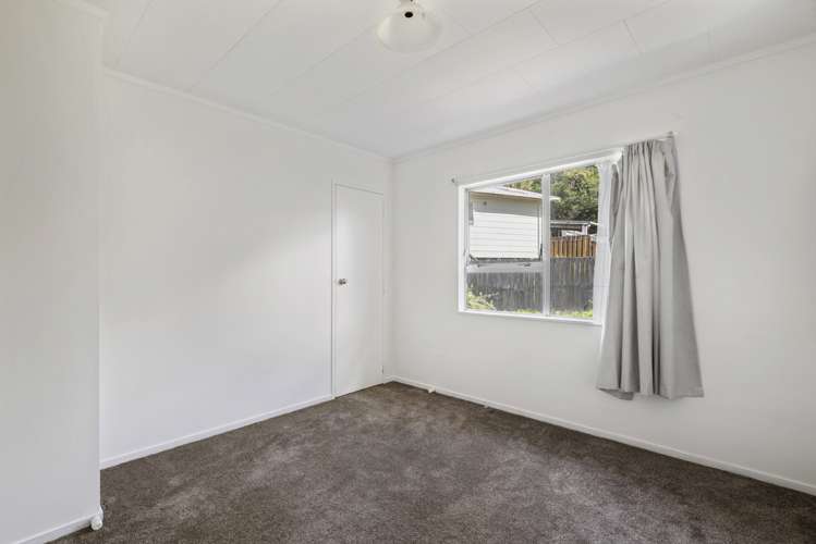 2/8 Helena Street Massey_23