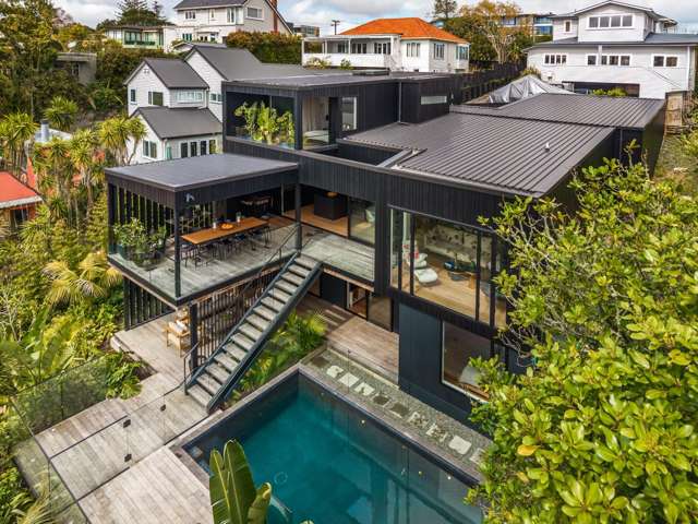 Hidden House in Godden Cres!