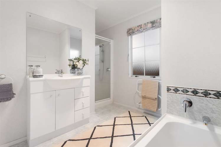 9 Sandalwood Place Somerville_13