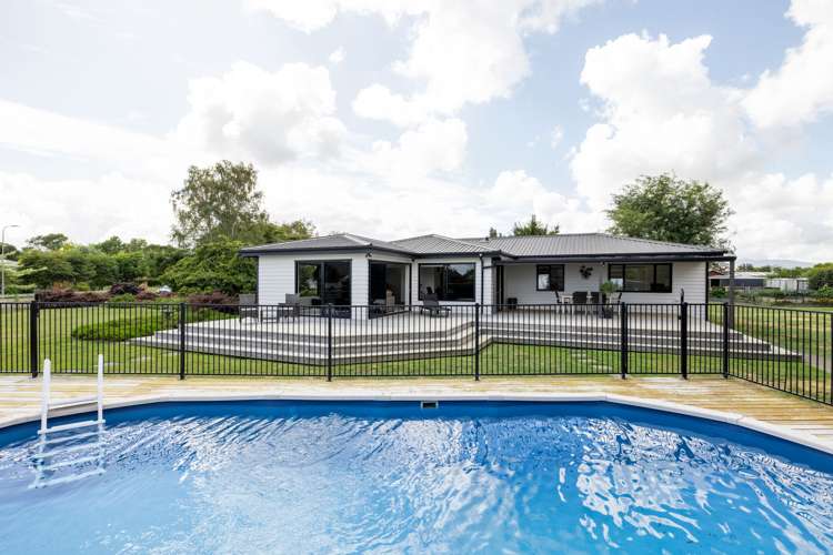 9 Shadbolt Drive Leamington_21