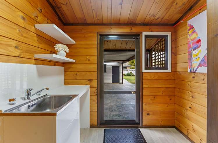 21 Awanui Drive Waikanae_16