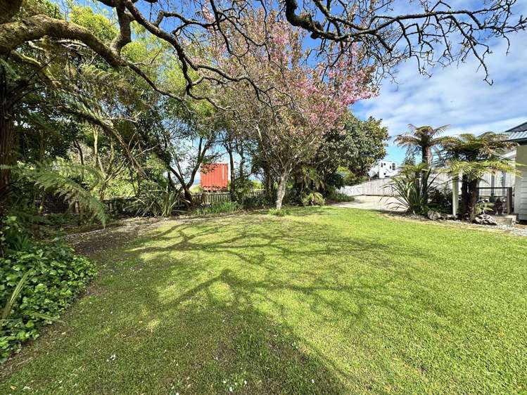195 Sale Street Hokitika_17