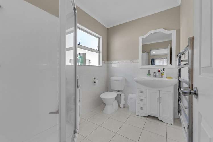 13 BUSHPARK PLACE Flat Bush_12