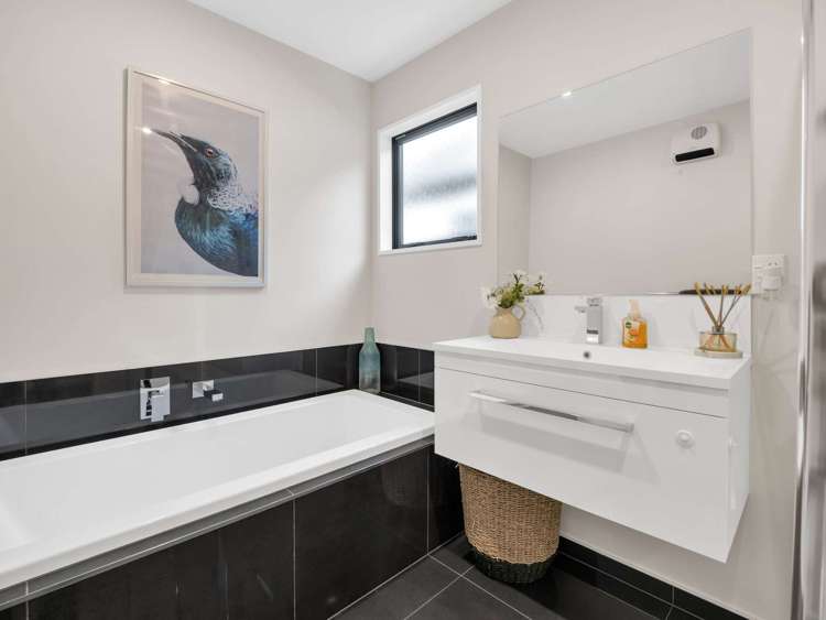 99 Faringdon Boulevard Rolleston_8