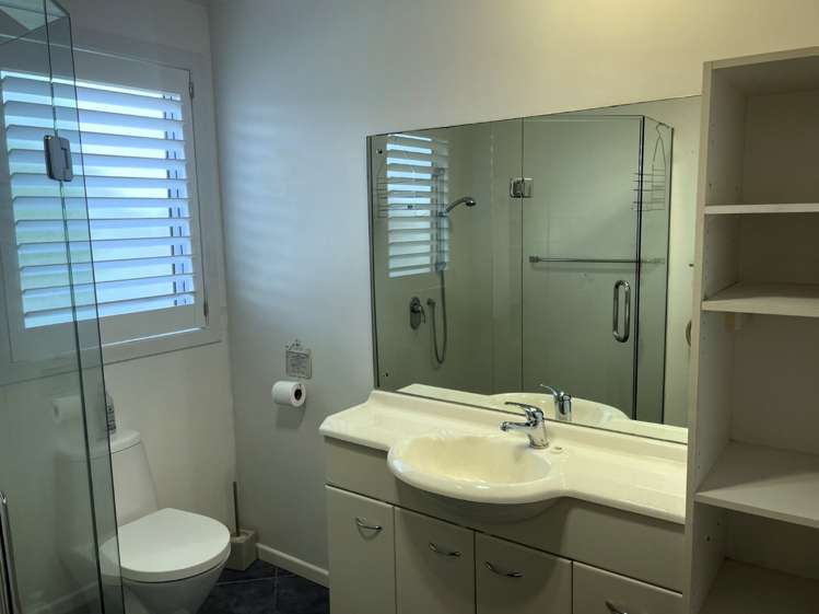 8 Divich Avenue Te Atatu South_14