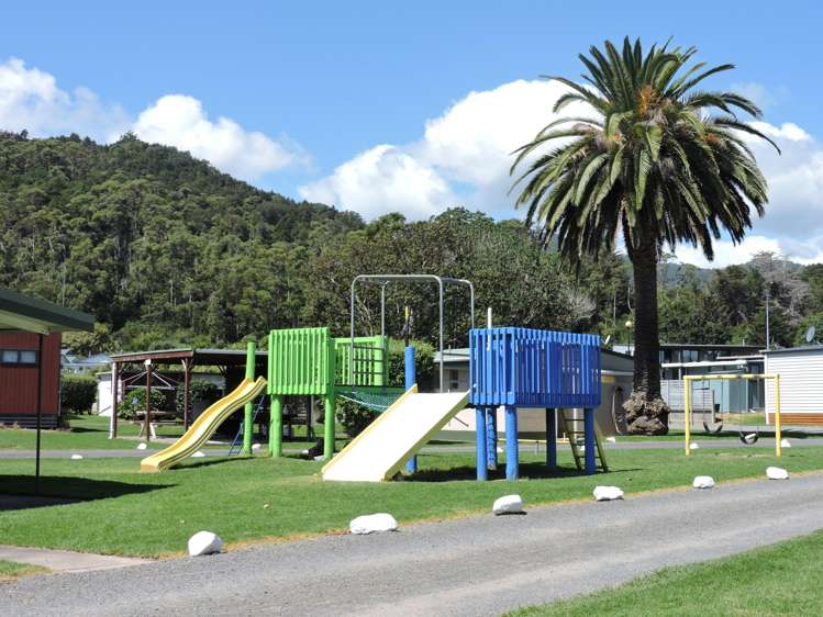 B4/473 Thames Coast Road Te Puru_16