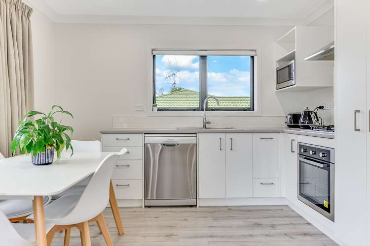 2/33 Cowley Drive Temple View_20