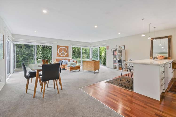 15 Famille Close Yaldhurst_10