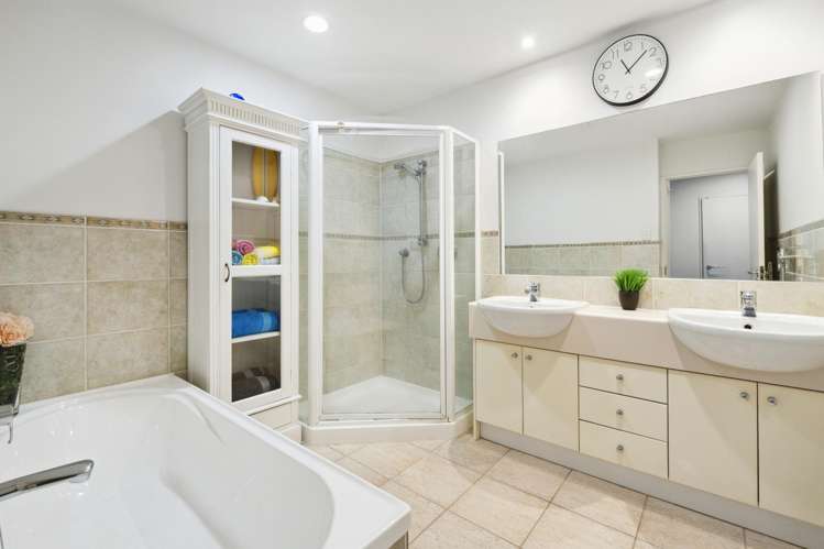 1E/175 Hurstmere Road Takapuna_16