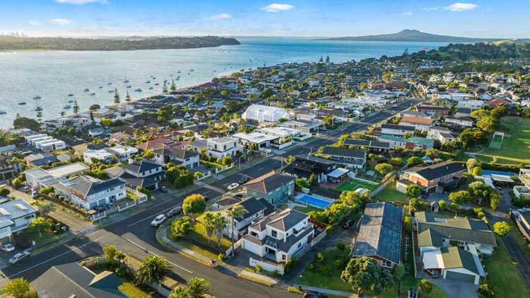 33 Gulf Crest Bucklands Beach_35