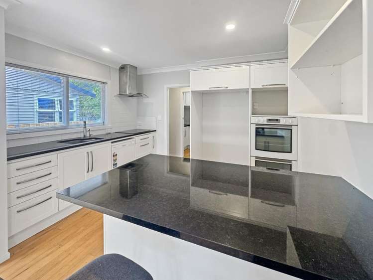 55 Cambridge Road Riverhead_3