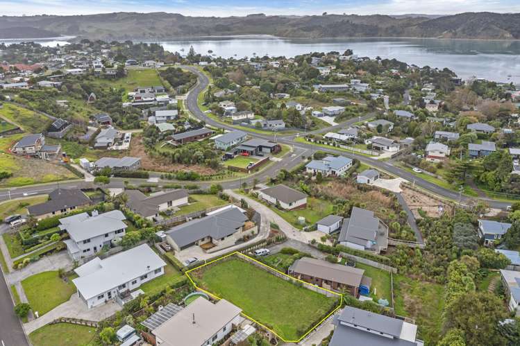 2d Puka Place Raglan_8