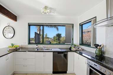 2/983 Beach Road_3