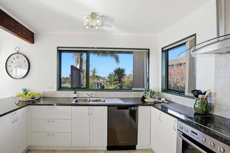 2/983 Beach Road Torbay_3