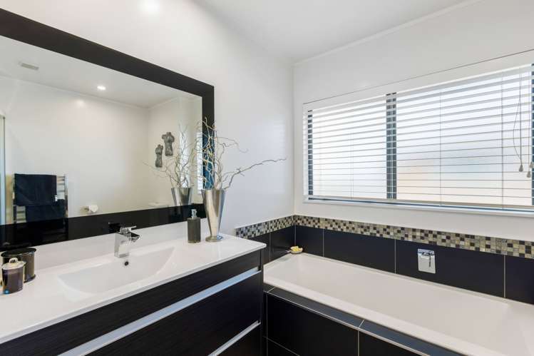 2/100 Gosford Drive Botany Downs_21