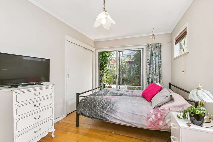12 Lauderdale Road Birkdale_11