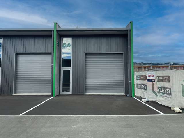 Mixed business zoned unit for lease