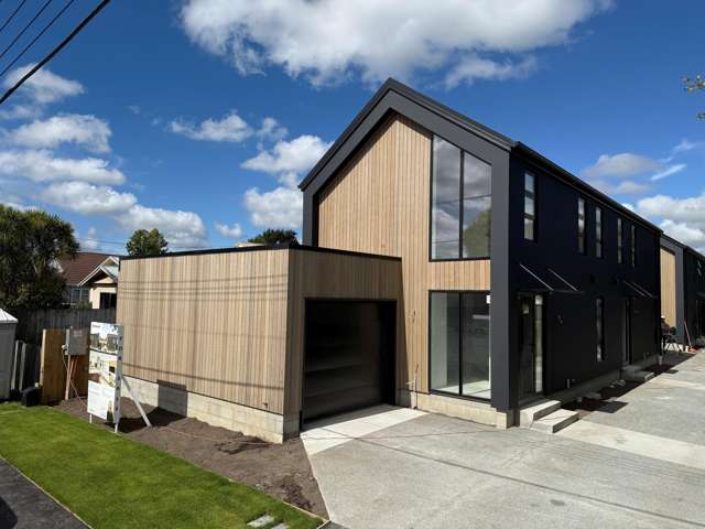 Freshly Built Townhouse with Garage