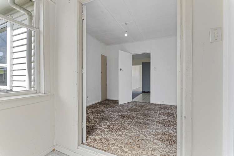 44 Egmont Road Waiwhakaiho_11