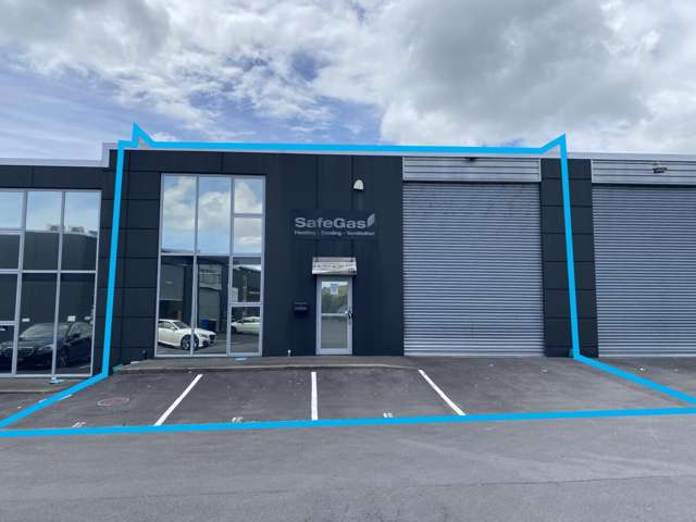 Versatile Space w/ Roller‑Door Access