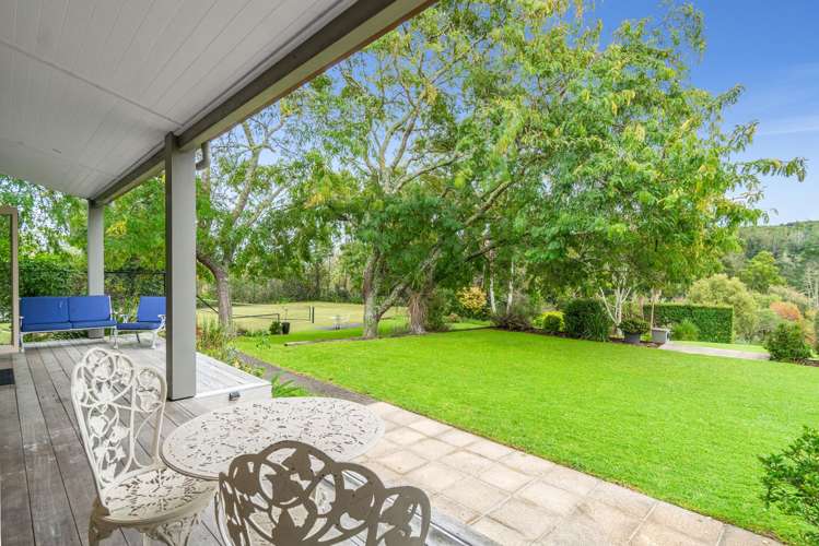 37 Hardens Lane Paremoremo_18