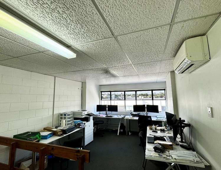 Unit 5/7-9 Marken Place Glenfield_3