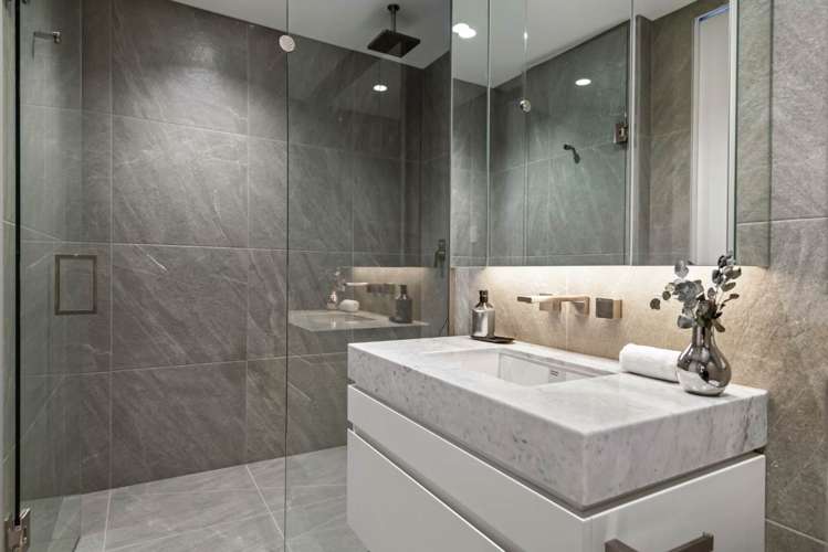 Unit 3203/51 Albert Sreet City Centre_11