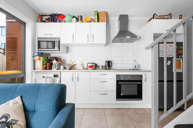 2/113 Knighton Road_2