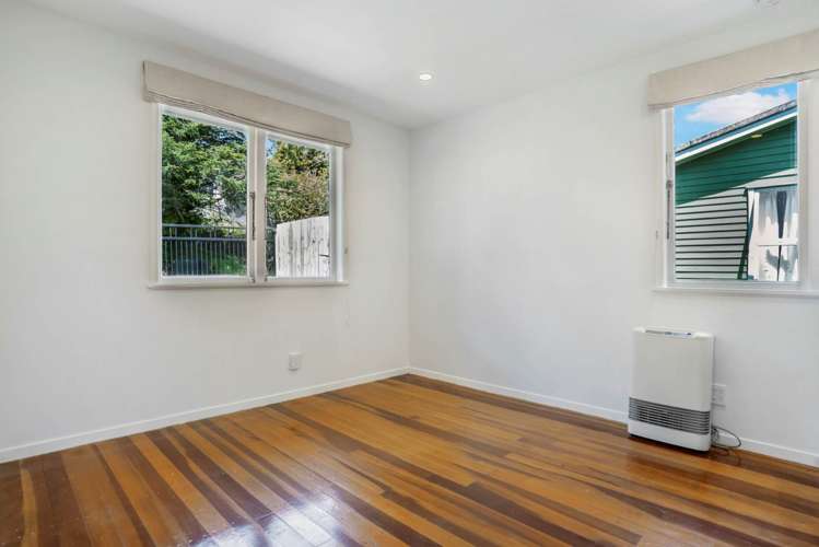 79 Taurus Crescent Beach Haven_8