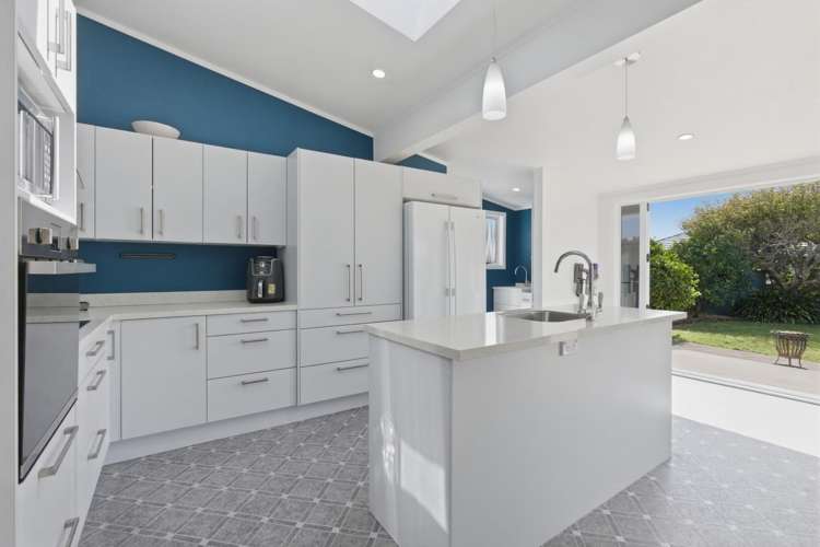 60 Tukapa Street Westown_8