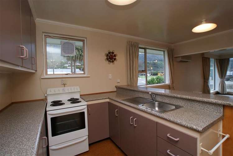 20a Nelson Square Picton_6