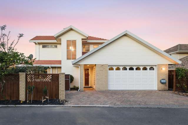 Steps From Omanu Beach!