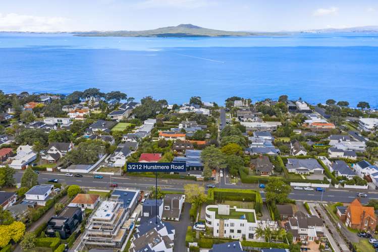 3/212 Hurstmere Road Takapuna_0