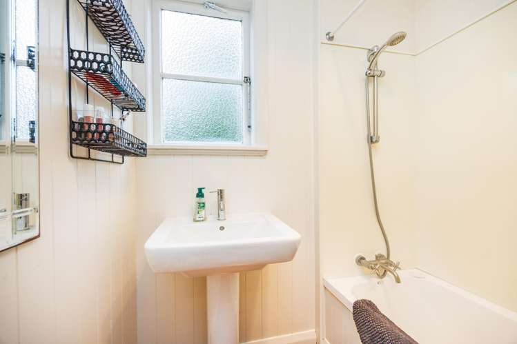 70 Savage Crescent West End_14