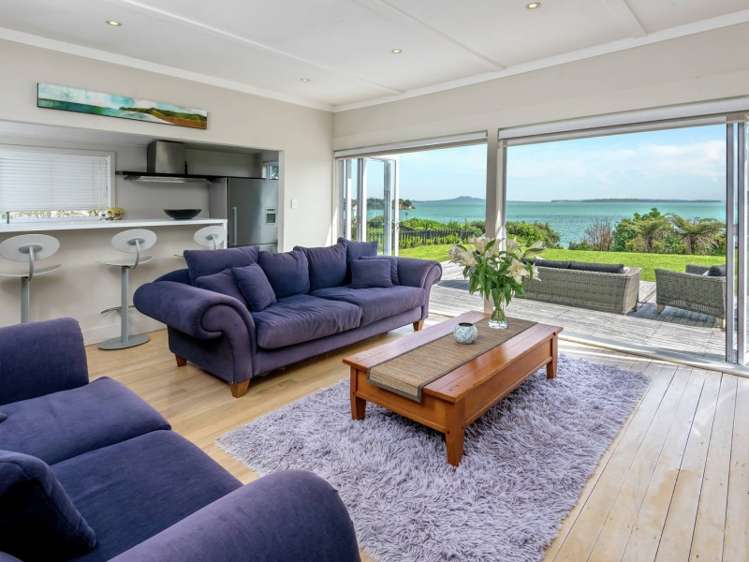 3 Hawke Crescent Beachlands_5