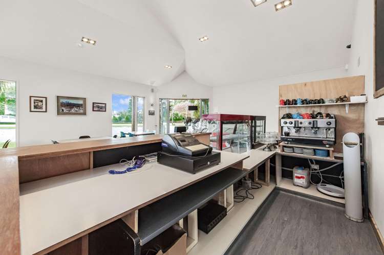 5695 West Coast Road Springfield_6