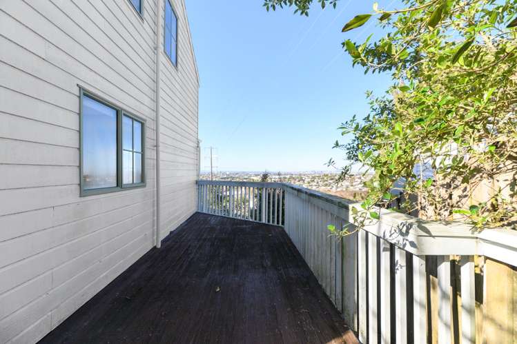 1 Highgrove Lane Totara Vale_13