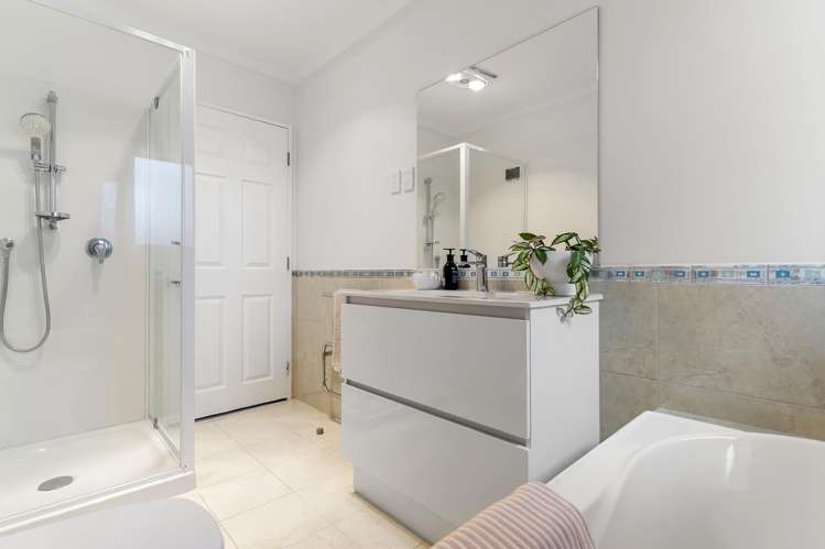 14 Exotic Place Massey_13