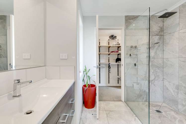 117 Queen Charlotte Drive Aotea_13