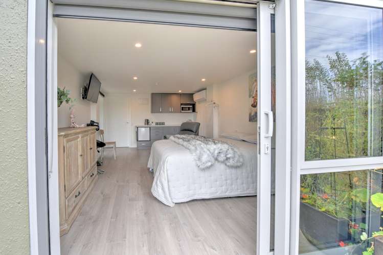 56 Racecourse Road Gore Surrounds_18