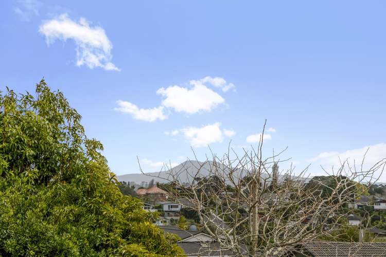 8 Paisley Street Mellons Bay_19