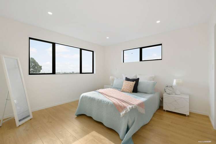 15 Diorella Drive Clover Park_9