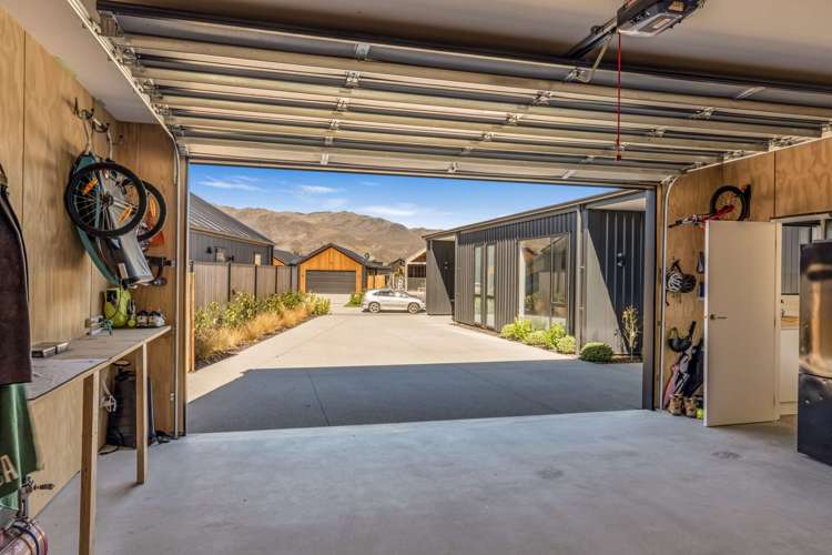 83 Magnum Drive Cromwell_16