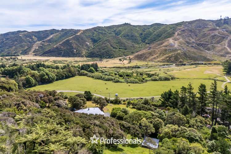 1119 Coast Road Wainuiomata Coast_24