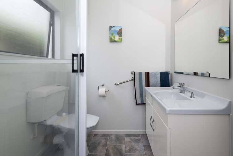 2/7 Hostel Access Road Eastern Beach_11