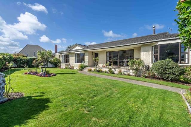 A Family Haven in a Prime Location !